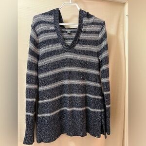 ⚫️ BOGO Eddie Bauer women’s hooded long sleeve comfortable top size medium